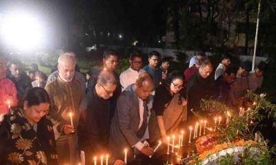 ঢাকা বিশ্ববিদ্যালয়ে যথাযোগ্য মর্যাদায় ‘গণহত্যা দিবস’ পালিত