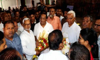 কান্তজিউ মন্দির পরিদর্শনে দুই মন্ত্রী ও সংসদ সদস্যরা