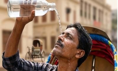 ভ্যাপসা গরমের মাঝেই বৃষ্টির আভাস