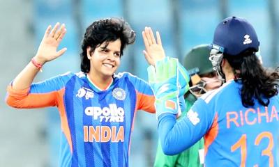 পাকিস্তানকে ৫৫ রানে গুটিয়ে দিয়ে ভারতের দাপুটে জয়