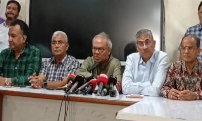 জ্বালানি তেলের দাম বৃদ্ধিতে রিজভীর তীব্র ক্ষোভ প্রকাশ
