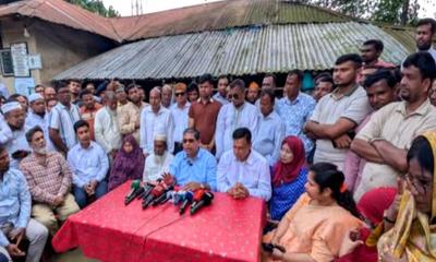 শহীদ আবু সাইদের কবর জিয়ারত করলেন প্রতিমন্ত্রী