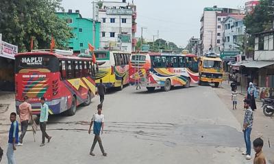 কৃষক দল নেতার মুক্তির দাবিতে দিনাজপুরে সড়ক অবরোধ