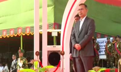 সাভারে সেনাবাহিনীর ৭টি ইউনিটকে জাতীয় পতাকা প্রদান করলেন প্রধানমন্ত্রী
