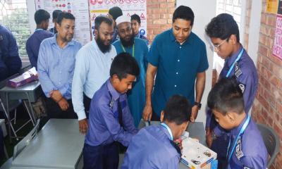 দিনাজপুরে স্কুল পরিদর্শন করলেন প্রতিমন্ত্রী 