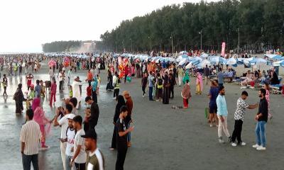 দুর্গাপূজার টানা ছুটিতে কক্সবাজারে পর্যটকদের ঢল, ৯০ শতাংশ কক্ষ বুকিং সম্পন্ন