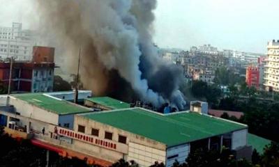 গাজীপুরে ইবনে সিনা ওষুধ কারখানায় ভয়াবহ আগুন, নিয়ন্ত্রণে ৬ ইউনিট