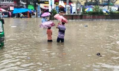 ভারী বৃষ্টিতে ডুবল ঢাকা চরম দুর্ভোগে নগরবাসী