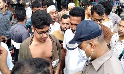 বাংলা কলেজে ছাত্রলীগ সন্দেহে শিক্ষার্থীকে পুলিশে সোপর্দ