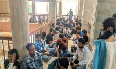 অনশনে বরিশাল বিশ্ববিদ্যালয়ের শতাধিক শিক্ষার্থী