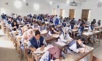 দিনাজপুর শিক্ষা বোর্ডে শান্তিপূর্ণ পরিবেশে এইচএসসি পরীক্ষা শুরু