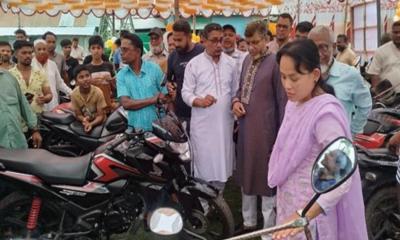 অটোয়ারীতে মোটরসাইকেল কেনাবেচার বাজার উদ্বোধন