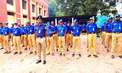 চৌকিদার প্যারেড পরিদর্শন করলেন অতিরিক্ত পুলিশ সুপার