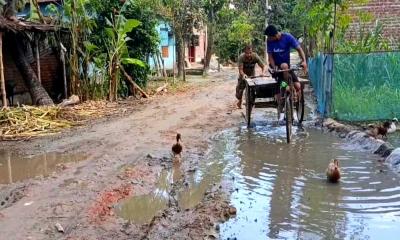বছরের পর বছর অপেক্ষা পাকা হয়নি সড়ক,দুর্ভোগে কয়েক হাজার মানুষ