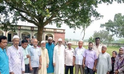 বিন্যাকুড়ী হরিহরপুর উচ্চ বিদ্যালয় পরিদর্শন করলেন হুইপ