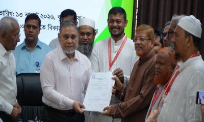 রাষ্ট্রপতি পদে অলি আহমদের মনোনয়নপত্র জমা দিল ১১ দলীয় ঐক্য