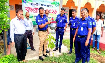 পুলিশ লাইন উচ্চ বিদ্যালয় প্রাঙ্গণে বৃক্ষরোপণ কর্মসূচি অনুষ্ঠিত