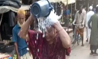 ফরিদপুরে মেয়েকে তালাক করিয়ে এনে দুধ দিয়ে মায়ের গোসল