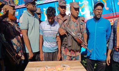 দিনাজপুর বিজিবির অভিযানে ইয়াবাসহ ট্রাক জব্দ