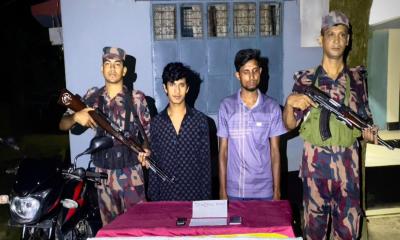দিনাজপুর সীমান্তে বিজিবির অভিযান, মাদকসহ আটক ২