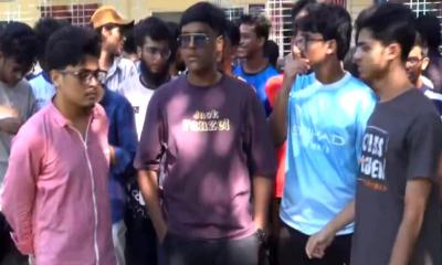 ফলাফল খারাপ হওয়ায় এসএসসির কেন্দ্র সচিবকে অবরুদ্ধ করল শিক্ষার্থীরা