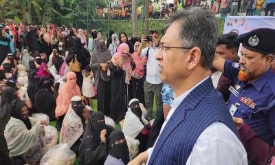 চকরিয়ায় বন্যাকবলিত মানুষের পাশে সালাহউদ্দিন আহমদ