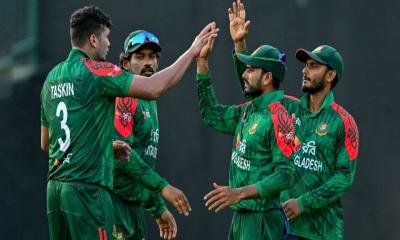 পাকিস্তানকে রুখতে ব্যর্থ হয়ে ছিটকে গেল বাংলাদেশ