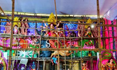 বীরগঞ্জে ৩০ লাখের বাজেটে তৈরি বিশাল পূজামণ্ডপ