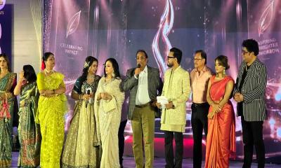 গ্রিনলিফ অ্যাওয়ার্ড পেলেন চিত্রনায়িকা নূতন ও নৃত্যশিল্পী মুনমুন