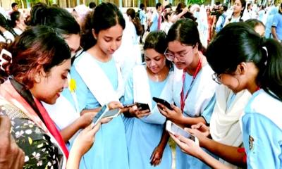 এইচএসসির ফল প্রকাশ শনিবার, যেভাবে অনলাইনে ও এসএমএসে জানা যাবে