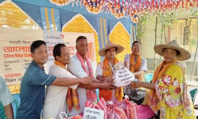বিরলে জিংক সমৃদ্ধ ব্রি ধান-১০০ চাষাবাদে মাঠ দিবস অনুষ্ঠিত