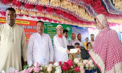 দিনাজপুরে ট্রাক শ্রমিক ইউনিয়নের সভা, অনুদান বিতরণ