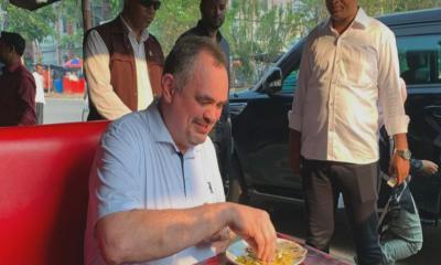 কালাইরুটি খেয়ে মুগ্ধ মার্কিন রাষ্ট্রদূত, বললেন ‘দারুণ মজা’