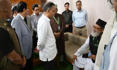 অধিবেশন চলাকালে অসুস্থ হওয়া বিরোধী দলীয় এমপির খোঁজ নিলেন প্রধানমন্ত্রী