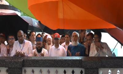 সিলেটে পৌঁছে শাহজালাল (রহ.) মাজার জিয়ারত করলেন প্রধানমন্ত্রী