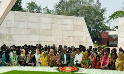 জিয়াউর রহমান ও খালেদা জিয়ার সমাধিতে বিএনপির সংরক্ষিত নারী এমপিদের শ্রদ্ধা