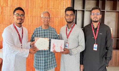 ড. ইউনূসকে বিয়ের নিমন্ত্রণ জানালেন ডাকসু ভিপি