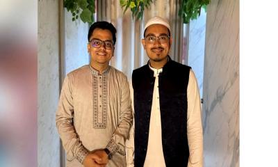 বিয়ের মঞ্চ থেকে সাদিক কায়েমের ফেসবুক পোস্ট