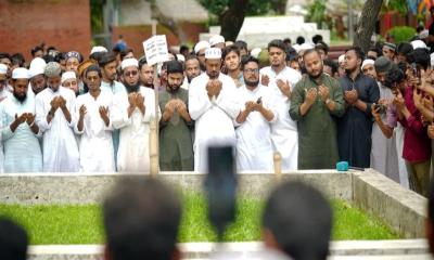 কাজী নজরুল-হাদির কবর জিয়ারত শেষে সীমান্তে হত্যার প্রতিবাদে বিক্ষোভ