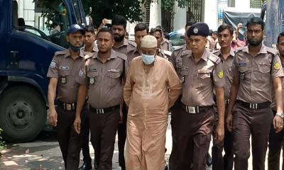 ট্রাইব্যুনালে নেওয়া হলো বেরোবির সাবেক ভিসি হাসিবুর রশীদকে