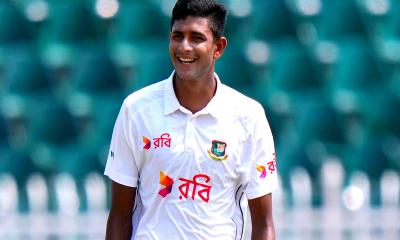 বোলিংয়ে এসেই উইকেট নিলেন নাহিদ রানা