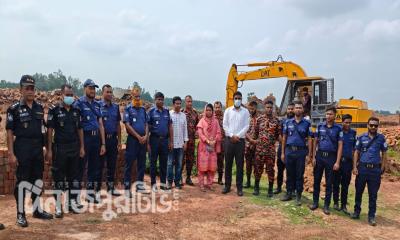 দিনাজপুরে দুই ইটভাটার চিমনি গুঁড়িয়ে দিল পরিবেশ অধিদপ্তর