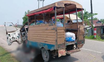 বাসের ধাক্কায় লেগুনা চালকসহ নিহত ২, আহত ৫