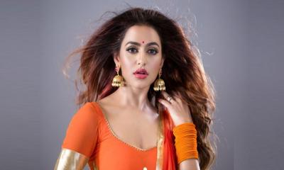 সুখবর দিলেন নুসরাত ফারিয়া