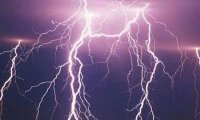 বাড়ি ফেরার পথে ট্রেনের ছাদে বজ্রপাতে ১ জন নিহত