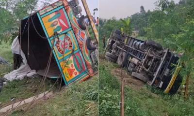 টাঙ্গাইলে রডবোঝাই ট্রাক উল্টে ১৫ জনের প্রাণহানি