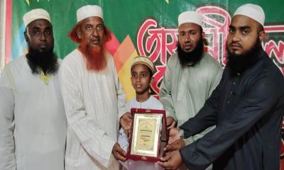 ৮ মাসে কোরআনে হাফেজ ১২ বছরের মুয়াজ