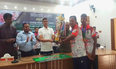পঞ্চগড়ে ফুটবলারদের সংবর্ধনা দিলেন প্রতিমন্ত্রী ফরহাদ হোসেন