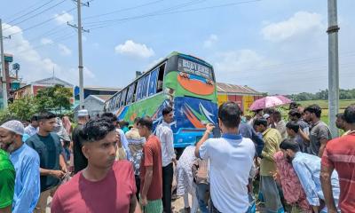 সড়কে শেষ হলো পরিবারটির গল্প, নিহত বাবা-মা ও দুই মেয়ে
