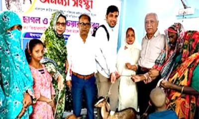দিনাজপুরে প্রতিবন্ধীদের মাঝে ছাগল ও হুইলচেয়ার এবং শিক্ষার্থীদের গাছ বিতরণ